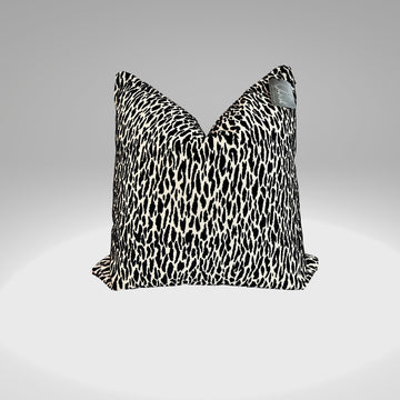 BLACK & WHITE PRINT PILLOW COVER